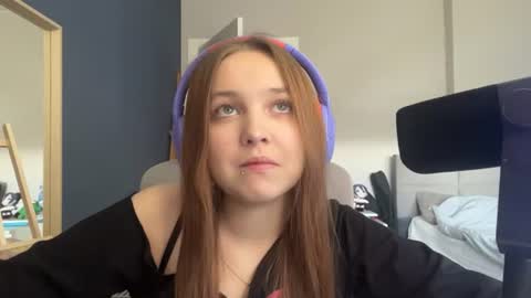 Luna Vale online show from 06-16-26, 01:58