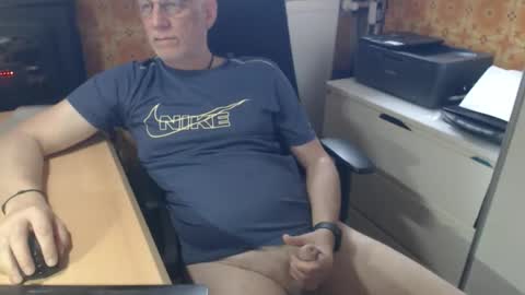 Pemue65 online show from 05-15-26, 06:20