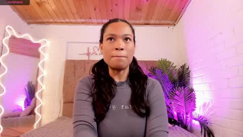 Snapshot of penelope_tay chatting on 01-10-25, 09:44 penelope online show from 01-10-25, 09:44