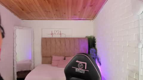 Snapshot of penelope_tay chatting on 09-21-25, 03:19 penelope online show from 09-21-25, 03:19