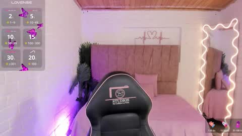 Snapshot of penelope_tay chatting on 11-23-25, 03:06 penelope online show from 11-23-25, 03:06