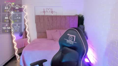 Snapshot of penelope_tay chatting on 11-29-25, 03:20 penelope online show from 11-29-25, 03:20