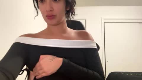 Snapshot of penelopeinwonderland chatting on 11-12-25, 01:39 penelopeinwonderland online show from 11-12-25, 01:39