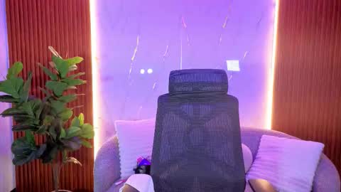 Snapshot of penelopevg chatting on 12-05-25, 07:54 Penelope online show from 12-05-25, 07:54