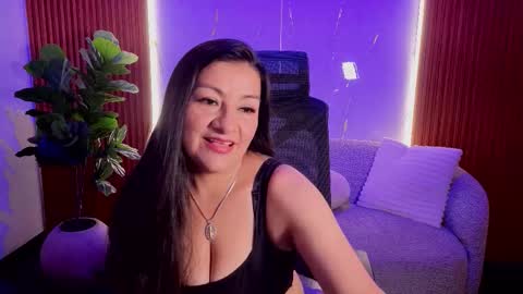 Snapshot of penelopevg chatting on 12-15-25, 07:51 Penelope online show from 12-15-25, 07:51
