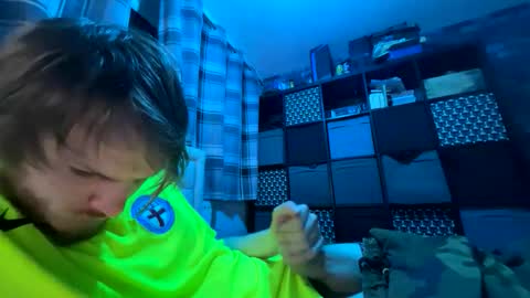 Snapshot of penguin666778 chatting on 09-24-25, 12:47 Penguin online show from 09-24-25, 12:47