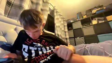 Snapshot of penguin666778 chatting on 10-25-25, 11:54 Penguin online show from 10-25-25, 11:54