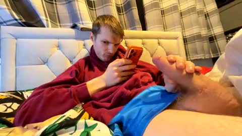 Snapshot of penguin666778 chatting on 12-15-25, 07:40 Penguin online show from 12-15-25, 07:40