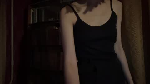 Snapshot of pennilinka chatting on 03-23-26, 05:39 Alya online show from 03-23-26, 05:39