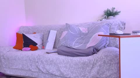 Snapshot of pepper_corn chatting on 11-23-25, 08:36 Olga and Kirill online show from 11-23-25, 08:36