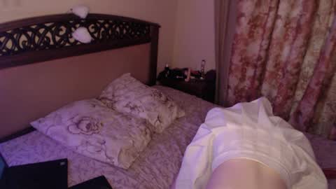 Snapshot of peralez_f chatting on 05-22-26, 08:10 Farida online show from 05-22-26, 08:10