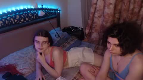 Snapshot of peralez_f chatting on 06-19-26, 10:24 Farida online show from 06-19-26, 10:24