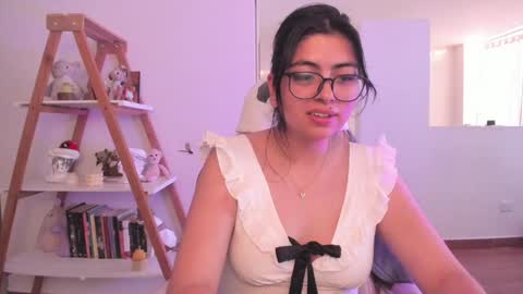 Snapshot of perfect__ana chatting on 01-22-25, 10:48 Sarah Ana Banana online show from 01-22-25, 10:48