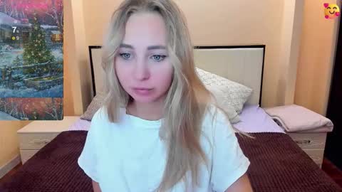 Snapshot of perfectjulia chatting on 12-16-25, 03:55 Julia online show from 12-16-25, 03:55