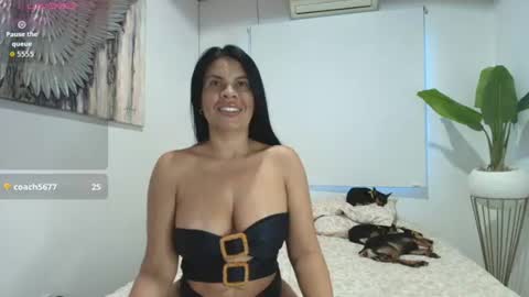 Snapshot of perla_hot4u chatting on 06-19-26, 09:51 online show from 06-19-26, 09:51