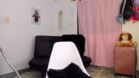 Snapshot of perla_kathy chatting on 02-13-25, 10:33 Dulce maria online show from 02-13-25, 10:33