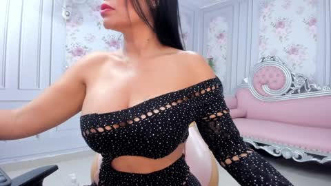Snapshot of perla_milf4u chatting on 12-18-24, 10:24 PERLA online show from 12-18-24, 10:24