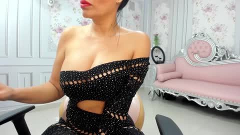 Snapshot of perla_milf4u chatting on 12-19-24, 01:28 PERLA online show from 12-19-24, 01:28