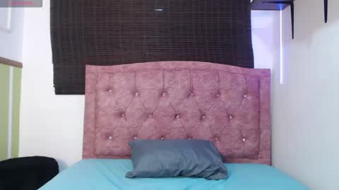 Perla online show from 04-21-26, 04:23