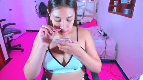 Snapshot of perlabeautiful chatting on 06-18-26, 01:28 PERLA online show from 06-18-26, 01:28