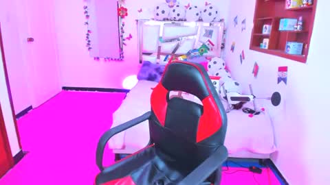 Snapshot of perlabeautiful chatting on 07-18-26, 01:48 PERLA online show from 07-18-26, 01:48