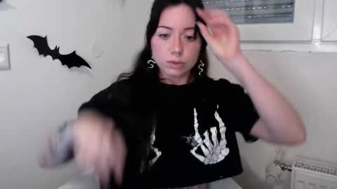 Snapshot of persephones_garden chatting on 11-25-25, 08:14 Persephone online show from 11-25-25, 08:14