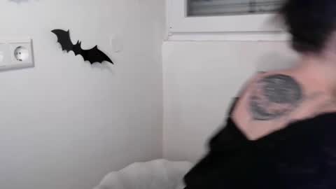 Snapshot of persephones_garden chatting on 12-03-25, 08:23 Persephone online show from 12-03-25, 08:23