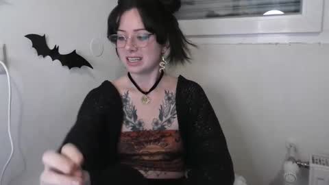 Snapshot of persephones_garden chatting on 12-05-25, 08:23 Persephone online show from 12-05-25, 08:23