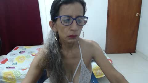 Snapshot of pervert_milf4uu_4 chatting on 10-30-25, 03:30 luz online show from 10-30-25, 03:30