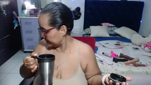 Snapshot of pervert_mommy_x chatting on 06-18-26, 09:25 SAMY online show from 06-18-26, 09:25