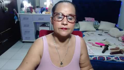 Snapshot of pervert_mommy_x chatting on 06-19-26, 09:35 SAMY online show from 06-19-26, 09:35