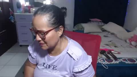 Snapshot of pervert_mommy_x chatting on 06-27-26, 02:01 SAMY online show from 06-27-26, 02:01