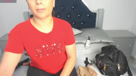 Snapshot of pervert_pantyhose chatting on 02-07-25, 10:40 Kimberly online show from 02-07-25, 10:40