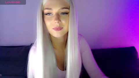Isabella online show from 12-12-24, 12:22