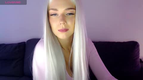 Isabella online show from 12-18-24, 12:07