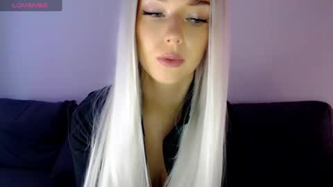 Isabella online show from 12-25-24, 11:22