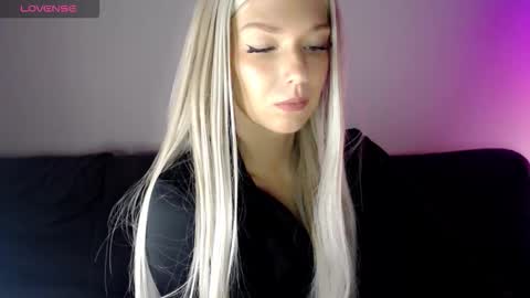 Snapshot of pervyblonde chatting on 11-10-25, 11:31 Isabella online show from 11-10-25, 11:31