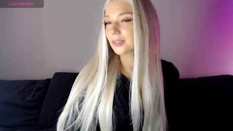 Snapshot of pervyblonde chatting on 11-24-25, 10:04 Isabella online show from 11-24-25, 10:04