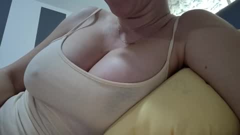 Lisa -  online show from 03-27-26, 10:59