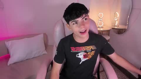 Snapshot of peter_chase chatting on 09-25-25, 07:39 Peter online show from 09-25-25, 07:39