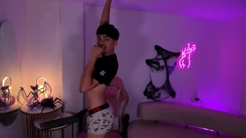 Snapshot of peter_chase chatting on 10-14-25, 07:58 Peter online show from 10-14-25, 07:58