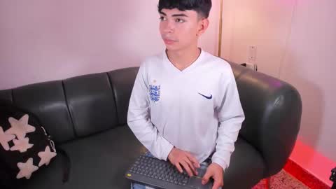 Snapshot of peter_chase chatting on 11-23-25, 06:30 Peter online show from 11-23-25, 06:30