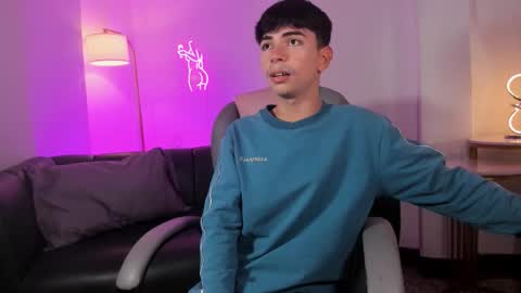 Snapshot of peter_chase chatting on 11-27-25, 06:10 Peter online show from 11-27-25, 06:10