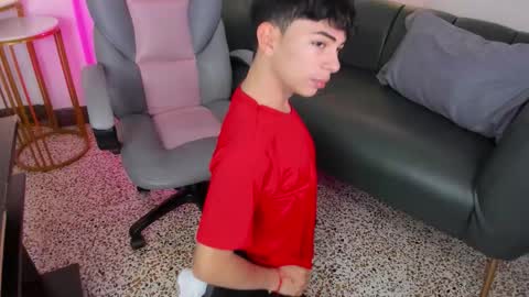 Snapshot of peter_chase chatting on 12-02-25, 06:14 Peter online show from 12-02-25, 06:14