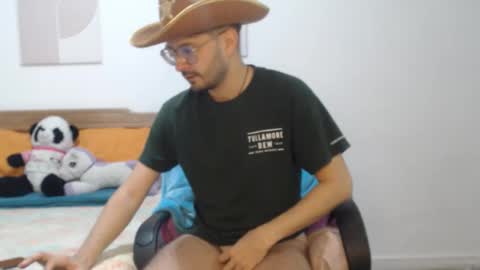 Snapshot of peter_x_annaud chatting on 10-10-25, 11:09 FELIPE online show from 10-10-25, 11:09