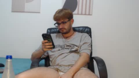 Snapshot of peter_x_annaud chatting on 01-12-26, 12:16 FELIPE online show from 01-12-26, 12:16