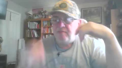 Snapshot of peterinohio57 chatting on 12-21-25, 04:03 peterinohio57 online show from 12-21-25, 04:03