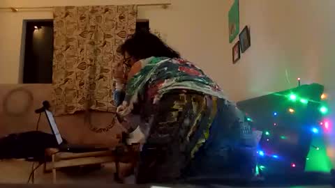 Snapshot of petit_luv chatting on 10-08-25, 11:57 Ur Luvv online show from 10-08-25, 11:57