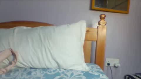 ariana online show from 04-13-26, 09:42