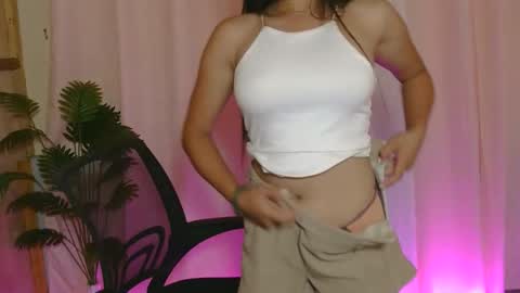 Snapshot of petite_asian18 chatting on 12-04-25, 10:51 petite_asian18 online show from 12-04-25, 10:51